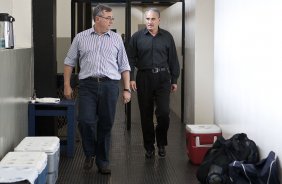 O diretor de futebol Mario Gobbi e o técnico Tite nos vestiários antes da partida entre Corinthians x Palmeiras, válida pela 31ª rodada do Campeonato Brasileiro de 2010, serie A, realizada esta tarde no estádio do Pacaembu