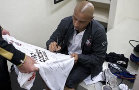 Roberto Carlos nos vestiários antes da partida entre Corinthians x Palmeiras, válida pela 31ª rodada do Campeonato Brasileiro de 2010, serie A, realizada esta tarde no estádio do Pacaembu