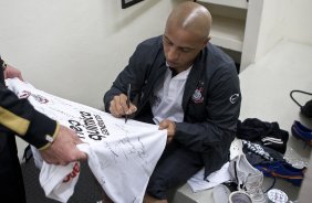 Roberto Carlos nos vestirios antes da partida entre Corinthians x Palmeiras, vlida pela 31 rodada do Campeonato Brasileiro de 2010, serie A, realizada esta tarde no estdio do Pacaembu