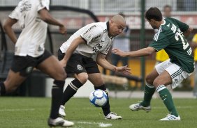 Ronaldo e Danilo durante a partida entre Corinthians x Palmeiras, vlida pela 31 rodada do Campeonato Brasileiro de 2010, serie A, realizada esta tarde no estdio do Pacaembu