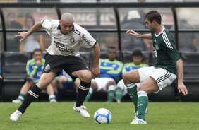 Ronaldo e Danilo durante a partida entre Corinthians x Palmeiras, válida pela 31ª rodada do Campeonato Brasileiro de 2010, serie A, realizada esta tarde no estádio do Pacaembu