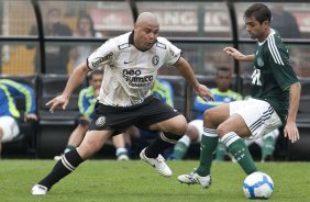 Ronaldo e Danilo durante a partida entre Corinthians x Palmeiras, válida pela 31ª rodada do Campeonato Brasileiro de 2010, serie A, realizada esta tarde no estádio do Pacaembu