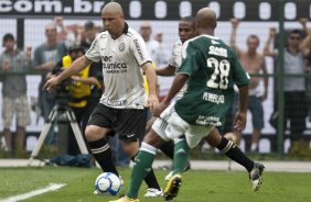Ronaldo e Marcos Assunção durante a partida entre Corinthians x Palmeiras, válida pela 31ª rodada do Campeonato Brasileiro de 2010, serie A, realizada esta tarde no estádio do Pacaembu