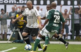 Ronaldo e Marcos Assuno durante a partida entre Corinthians x Palmeiras, vlida pela 31 rodada do Campeonato Brasileiro de 2010, serie A, realizada esta tarde no estdio do Pacaembu