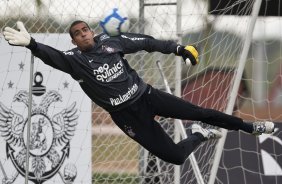 Danilo Fernandes durante o treino do Corinthians, realizado esta manh no CT Joaquim Grava no Parque Ecolgico. O prximo jogo da equipe ser quarta-feira, dia 03/11, contra o Ava, no Pacaembu, pela 33. a rodada do Campeonato Brasileiro de 2010