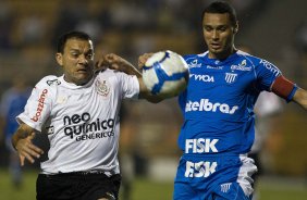 Iarley e Emerson durante a partida entre Corinthians x Ava, vlida pela 33 rodada do Campeonato Brasileiro de 2010, serie A, realizada esta noite no estdio do Pacaembu/SP