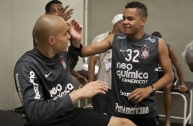 Julio Cesar e Dentinho nos vestirios antes da partida entre Corinthians x Ava, vlida pela 33 rodada do Campeonato Brasileiro de 2010, serie A, realizada esta noite no estdio do Pacaembu/SP