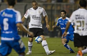 Ronaldo e Caio durante a partida entre Corinthians x Ava, vlida pela 33 rodada do Campeonato Brasileiro de 2010, serie A, realizada esta noite no estdio do Pacaembu/SP