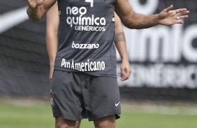 Roberto Carlos durante o treino do Corinthians, realizado esta tarde no CT Joaquim Grava no Parque Ecolgico. O prximo jogo da equipe ser domingo, dia 07/11, contra o So Paulo, no Morumbi, pela 34. a rodada do Campeonato Brasileiro de 2010