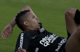 Dentinho reclama do juiz durante a partida entre So Paulo x Corinthians, vlida pela 34 rodada do Campeonato Brasileiro de 2010, serie A, realizada esta tarde no estdio do Morumbi/SP