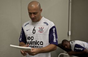 Alessandro nos vestirios antes da partida entre Corinthians x Cruzeiro, vlida pela 35 rodada do Campeonato Brasileiro de 2010, serie A, realizada esta noite no estdio do Pacaembui/SP