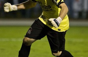 Julio Cesar comemora ao final da partida entre Corinthians x Cruzeiro, válida pela 35ª rodada do Campeonato Brasileiro de 2010, serie A, realizada esta noite no estádio do Pacaembui/SP