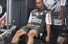 Roberto Carlos durante o treino do Corinthians realizado esta manh no CT Joaquim Grava, no Parque Ecolgico do Tiete. O prximo jogo da equipe ser domingo, dia 21/11, contra o Vitoria/BA, pela 36. a rodada do Campeonato Brasileiro de 2010