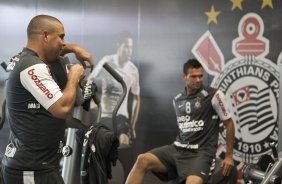 Ronaldo e Leandro Castn durante o treino do Corinthians realizado esta manh no CT Joaquim Grava, no Parque Ecolgico do Tiete. O prximo jogo da equipe ser domingo, dia 21/11, contra o Vitoria/BA, pela 36. a rodada do Campeonato Brasileiro de 2010