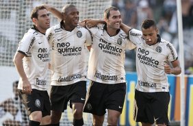Comemorao do segundo gol feito por Danilo durante a partida entre Corinthians x Vasco da Gama, vlida pela 37 rodada do Campeonato Brasileiro de 2010, serie A, realizada esta tarde no estdio do Pacaembu/SP