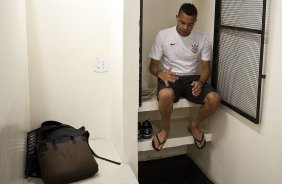 Dentinho nos vestiários antes da partida entre Corinthians x Vasco da Gama, válida pela 37ª rodada do Campeonato Brasileiro de 2010, serie A, realizada esta tarde no estádio do Pacaembu/SP