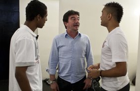 Elias; Andres Sanchez e Dentinho nos vestiários antes da partida entre Corinthians x Vasco da Gama, válida pela 37ª rodada do Campeonato Brasileiro de 2010, serie A, realizada esta tarde no estádio do Pacaembu/SP
