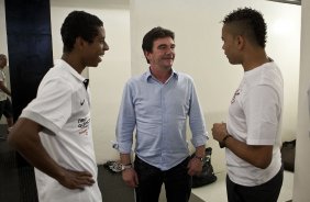 Elias; Andres Sanchez e Dentinho nos vestiários antes da partida entre Corinthians x Vasco da Gama, válida pela 37ª rodada do Campeonato Brasileiro de 2010, serie A, realizada esta tarde no estádio do Pacaembu/SP