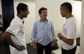 Elias; Andres Sanchez e Dentinho nos vestirios antes da partida entre Corinthians x Vasco da Gama, vlida pela 37 rodada do Campeonato Brasileiro de 2010, serie A, realizada esta tarde no estdio do Pacaembu/SP