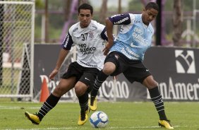 Boquita e Jorge Henrique durante o treino do Corinthians realizado esta manh no CT Joaquim Grava, no Parque Ecolgico do Tiete. O prximo jogo da equipe ser domingo, dia 05/12, contra o Goias/GO, no estdio Serra Dourada, pela 38. a rodada do Campeonato Brasileiro de 2010