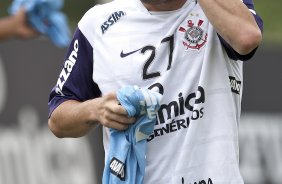 Bruno Cesar durante o treino do Corinthians realizado esta manh no CT Joaquim Grava, no Parque Ecolgico do Tiete. O prximo jogo da equipe ser domingo, dia 05/12, contra o Goias/GO, no estdio Serra Dourada, pela 38. a rodada do Campeonato Brasileiro de 2010