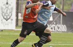 Bruno Cesar e Jorge Henrique durante o treino do Corinthians realizado esta manh no CT Joaquim Grava, no Parque Ecolgico do Tiete. O prximo jogo da equipe ser domingo, dia 05/12, contra o Goias/GO, no estdio Serra Dourada, pela 38. a rodada do Campeonato Brasileiro de 2010