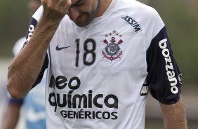 Danilo durante o treino do Corinthians realizado esta manh no CT Joaquim Grava, no Parque Ecolgico do Tiete. O prximo jogo da equipe ser domingo, dia 05/12, contra o Goias/GO, no estdio Serra Dourada, pela 38. a rodada do Campeonato Brasileiro de 2010