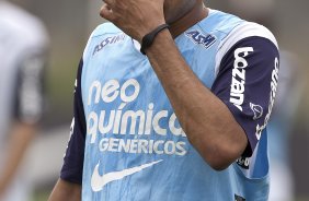 Dentinho durante o treino do Corinthians realizado esta manh no CT Joaquim Grava, no Parque Ecolgico do Tiete. O prximo jogo da equipe ser domingo, dia 05/12, contra o Goias/GO, no estdio Serra Dourada, pela 38. a rodada do Campeonato Brasileiro de 2010