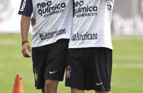 Dentinho e Bruno Cesar durante o treino do Corinthians realizado esta manh no CT Joaquim Grava, no Parque Ecolgico do Tiete. O prximo jogo da equipe ser domingo, dia 05/12, contra o Goias/GO, no estdio Serra Dourada, pela 38. a rodada do Campeonato Brasileiro de 2010