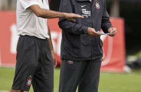 Fabio Carille, auxiliar, e Tite durante o treino do Corinthians realizado esta manh no CT Joaquim Grava, no Parque Ecolgico do Tiete. O prximo jogo da equipe ser domingo, dia 05/12, contra o Goias/GO, no estdio Serra Dourada, pela 38. a rodada do Campeonato Brasileiro de 2010