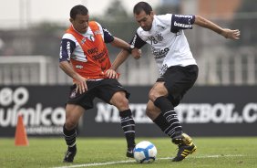 Iarley e Danilo durante o treino do Corinthians realizado esta manh no CT Joaquim Grava, no Parque Ecolgico do Tiete. O prximo jogo da equipe ser domingo, dia 05/12, contra o Goias/GO, no estdio Serra Dourada, pela 38. a rodada do Campeonato Brasileiro de 2010