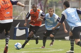 Jucilei e Rafael durante o treino do Corinthians realizado esta manh no CT Joaquim Grava, no Parque Ecolgico do Tiete. O prximo jogo da equipe ser domingo, dia 05/12, contra o Goias/GO, no estdio Serra Dourada, pela 38. a rodada do Campeonato Brasileiro de 2010