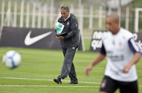 Tite durante o treino do Corinthians realizado esta manh no CT Joaquim Grava, no Parque Ecolgico do Tiete. O prximo jogo da equipe ser domingo, dia 05/12, contra o Goias/GO, no estdio Serra Dourada, pela 38. a rodada do Campeonato Brasileiro de 2010