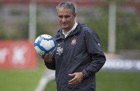 Tite durante o treino do Corinthians realizado esta manh no CT Joaquim Grava, no Parque Ecolgico do Tiete. O prximo jogo da equipe ser domingo, dia 05/12, contra o Goias/GO, no estdio Serra Dourada, pela 38. a rodada do Campeonato Brasileiro de 2010