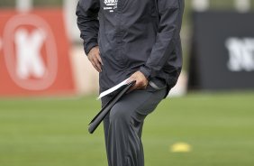 Tite durante o treino do Corinthians realizado esta manh no CT Joaquim Grava, no Parque Ecolgico do Tiete. O prximo jogo da equipe ser domingo, dia 05/12, contra o Goias/GO, no estdio Serra Dourada, pela 38. a rodada do Campeonato Brasileiro de 2010