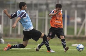 William Morais e Defederico durante o treino do Corinthians realizado esta manh no CT Joaquim Grava, no Parque Ecolgico do Tiete. O prximo jogo da equipe ser domingo, dia 05/12, contra o Goias/GO, no estdio Serra Dourada, pela 38. a rodada do Campeonato Brasileiro de 2010