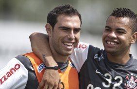 Bruno Cesar e Dentinho durante o treino do Corinthians realizado esta manh no CT Joaquim Grava, no Parque Ecolgico do Tiete. O prximo jogo da equipe ser amanh, domingo, dia 05/12, contra o Goias/GO, no estdio Serra Dourada, pela 38. a rodada do Campeonato Brasileiro de 2010