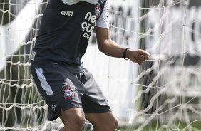 Dentinho durante o treino do Corinthians realizado esta manh no CT Joaquim Grava, no Parque Ecolgico do Tiete. O prximo jogo da equipe ser amanh, domingo, dia 05/12, contra o Goias/GO, no estdio Serra Dourada, pela 38. a rodada do Campeonato Brasileiro de 2010