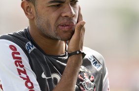 Dentinho durante o treino do Corinthians realizado esta manh no CT Joaquim Grava, no Parque Ecolgico do Tiete. O prximo jogo da equipe ser amanh, domingo, dia 05/12, contra o Goias/GO, no estdio Serra Dourada, pela 38. a rodada do Campeonato Brasileiro de 2010