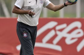 Tite durante o treino do Corinthians realizado esta manh no CT Joaquim Grava, no Parque Ecolgico do Tiete. O prximo jogo da equipe ser amanh, domingo, dia 05/12, contra o Goias/GO, no estdio Serra Dourada, pela 38. a rodada do Campeonato Brasileiro de 2010