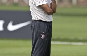 Tite durante o treino do Corinthians realizado esta manh no CT Joaquim Grava, no Parque Ecolgico do Tiete. O prximo jogo da equipe ser amanh, domingo, dia 05/12, contra o Goias/GO, no estdio Serra Dourada, pela 38. a rodada do Campeonato Brasileiro de 2010