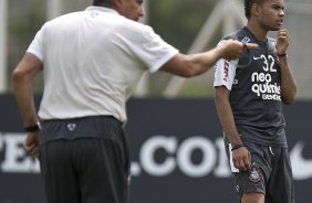 Tite e Dentinho durante o treino do Corinthians realizado esta manh no CT Joaquim Grava, no Parque Ecolgico do Tiete. O prximo jogo da equipe ser amanh, domingo, dia 05/12, contra o Goias/GO, no estdio Serra Dourada, pela 38. a rodada do Campeonato Brasileiro de 2010