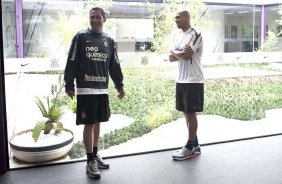 Chicão e Edno esta manhã durante a reapresentacao do time do Corinthians em 2011, no CT Joaquim Grava no Parque Ecológico do Tiete. O primeiro jogo da equipe no Campeonato Paulista 2011, será dia 16/01, contra a Portuguesa, no Pacaembu