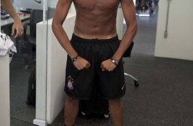 Dentinho esta manhã durante a reapresentacao do time do Corinthians em 2011, no CT Joaquim Grava no Parque Ecológico do Tiete. O primeiro jogo da equipe no Campeonato Paulista 2011, será dia 16/01, contra a Portuguesa, no Pacaembu