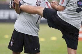 Everton Ribeiro e Diego durante treinamento hoje a tarde no CT Joaquim Grava no Parque Ecolgico do Tiete. O primeiro jogo da equipe no Campeonato Paulista 2011, ser dia 16/01, contra a Portuguesa, no Pacaembu