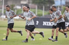 Jogadores durante treinamento hoje a tarde no CT Joaquim Grava no Parque Ecolgico do Tiete. O primeiro jogo da equipe no Campeonato Paulista 2011, ser dia 16/01, contra a Portuguesa, no Pacaembu