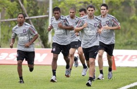 Jogadores durante treinamento hoje a tarde no CT Joaquim Grava no Parque Ecolgico do Tiete. O primeiro jogo da equipe no Campeonato Paulista 2011, ser dia 16/01, contra a Portuguesa, no Pacaembu