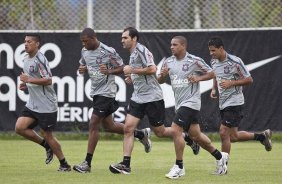 Jogadores durante treinamento hoje a tarde no CT Joaquim Grava no Parque Ecolgico do Tiete. O primeiro jogo da equipe no Campeonato Paulista 2011, ser dia 16/01, contra a Portuguesa, no Pacaembu