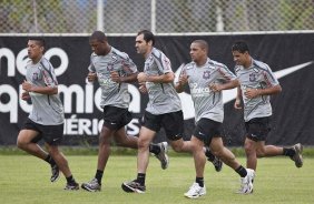 Jogadores durante treinamento hoje a tarde no CT Joaquim Grava no Parque Ecolgico do Tiete. O primeiro jogo da equipe no Campeonato Paulista 2011, ser dia 16/01, contra a Portuguesa, no Pacaembu