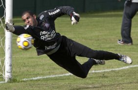 Danilo Fernandes durante o treino de hoje a tarde no Spa Sport Resort na cidade de Itu, interior de So Paulo. O primeiro jogo da equipe ser dia 16/01, contra a Portuguesa, no Pacaembu, vlida pela 1 rodada do Campeonato Paulista de 2011